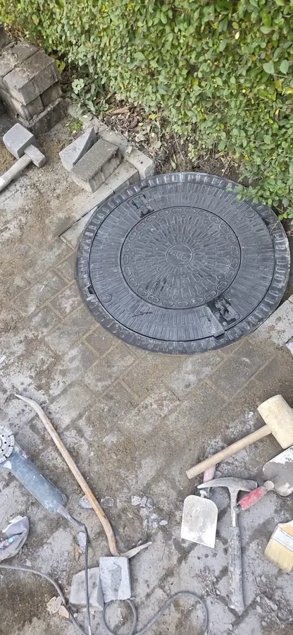 Neuer Kontrollschacht-Deckel nach dem Einbau