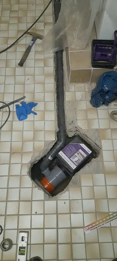 Einbau eines Rückstauverschlusses im Keller